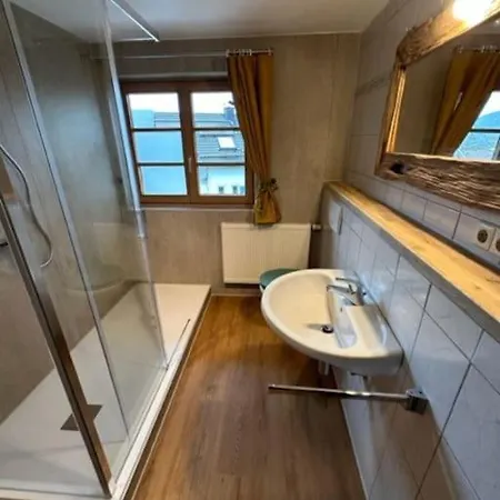 Charmante Farbenfrohe Wohnung Fuer Zwei Fischbachau Exterior photo