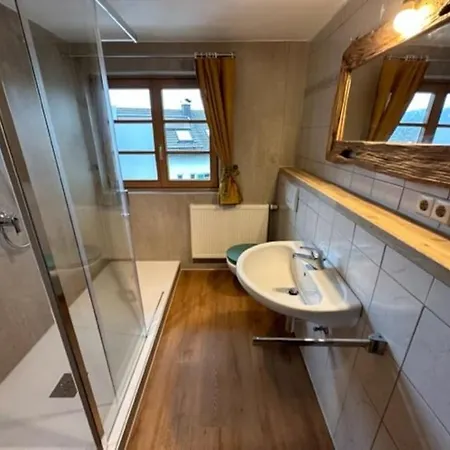 Charmante Farbenfrohe Wohnung Fuer Zwei Fischbachau Exterior photo