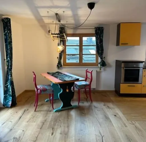 Charmante Farbenfrohe Wohnung Fuer Zwei